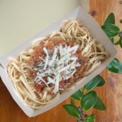 Fettucine Bolognese (l)