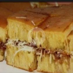 Martabak Bangka Coklat Kombinasi Keju