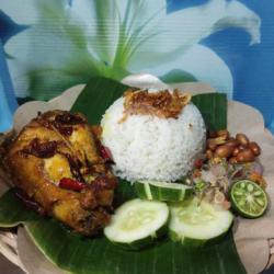 Paket Nasi Ayam Betutu Goreng.