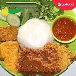 Paket Ayam Serundeng Nasi Hangat Tahu/tempe Sambal Lalapan