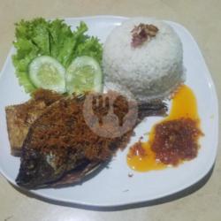 Lalapan Mujaer Serundeng