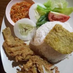 Nasi Mujair Kremes   Lalapan/urap   Cappucino Cincao