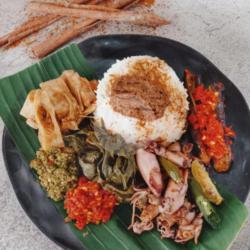 Nasi Padang Cumi Cabe Ijo   Kentang/terong   Sayur   Kuah   Sambal