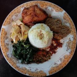 Nasi Ayam Goreng   Rendang