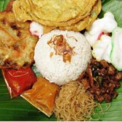 Nasi Uduk Gorengan Bakwan/tempe/tahu