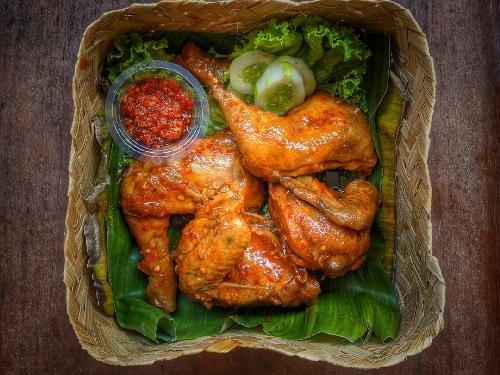 Ayam Panggang Bumbu Bali Khas Warung Teras, Citra Maja Raya