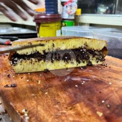 Martabak Manis Choco Crunchy Kacang