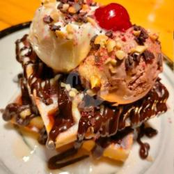 Belgian Waffle Choco Sundae