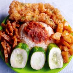 Nasi Telor Dadar Orek Kentang Lalapan Sambal