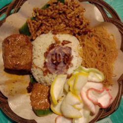 Nasi Uduk Semur Tahu