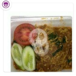 Mie Becek Sosis   Telur Naget Goreng Pedas Bom  Kerupuk