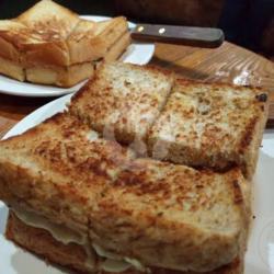 Roti Bakar Classic Mentega Gula