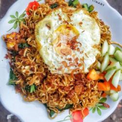 Indomie Goreng Jumbo Pedas Tanganggo ( Sayuran,telor,teh Es)