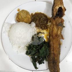 Nasi Ikan Lele Goreng   Telor Dadar