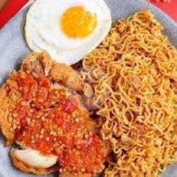Indomie Goreng Telur   Ayam Geprek