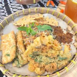 Sego Pecel Telur