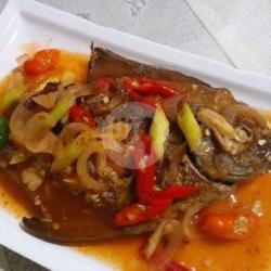 Ikan Bawal Saus Padang