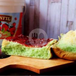 Roti Kuro Strawberry Goldenfil