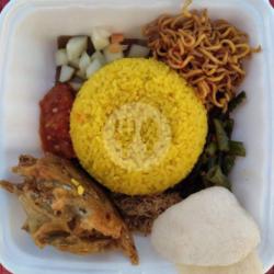 Nasi Kuning Ikan Teri Goreng