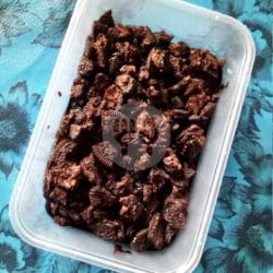 Brownis Coklat Lumer Toping Oreo