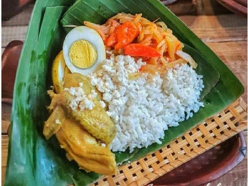 Nasi Liwet Bu Rabiyem 2 Cabang Dawung dari 1960an, Perempatan Gemblegan Ke Timur