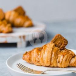 - Lotus Biscoff Croissant