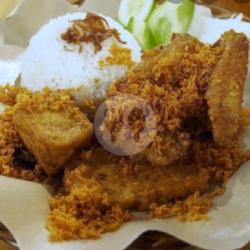 Dada Ayam Kremes   Tahu Tempe Sambal Bawang