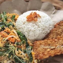 Nasi Urap Tempe Mendoan