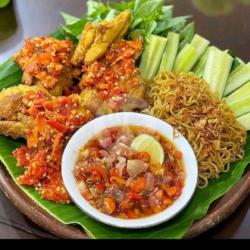 Ayam Gprek    Nasi Lalapan Sambel