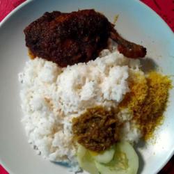 Nasi Ayam Bumbu Hitam Sambal Ijo