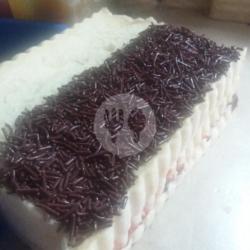 Isian Coklat  Di Topping Keju