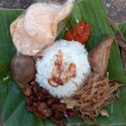 Nasi Uduk Telur Semur