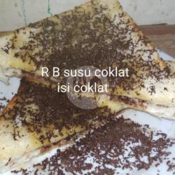 Roti Bakar Coklat, Susu (isi Kacang, Strawbery, Blubery, Coklat Dan Nanas)