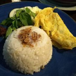 Nasi Uduk Telur Dadar