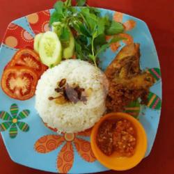 Nasi Putih Ayam Bumbu Serundeng