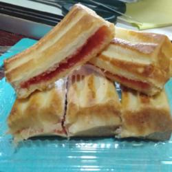 Roti Bakar Coklat Lumer Strawberry