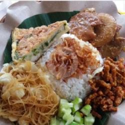 Nasi Uduk Betawi Telur Dadar