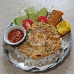 Paket Nasi Dadar Telor Pedesnya Nampol   Tahu Tempe Goreng Sambel Lalap