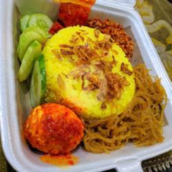 Nasi Kuning Pulen   Telor Bulat Balado   Orek Tempe   Timun