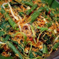 Nasi Urap Telur Goreng