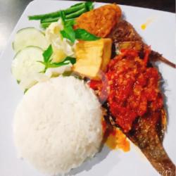 Nasi Ikan Mujaer Penyet