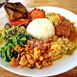 Nasi Campur Ayam Goreng