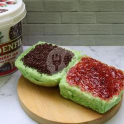 Roti Kuro Kukus/bakar Strawberry Mesis Coklat