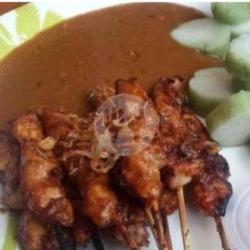 Sate Kulit Ayam   Lontong