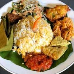 Nasi Jagung Urap Urap Ayam Krispi