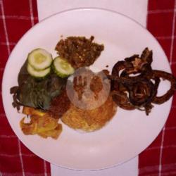 Nasi Ikan Belut Sambal Ijo Lalapan Komplit