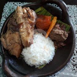 Nasi Gudeg Dada Ayam Kampung