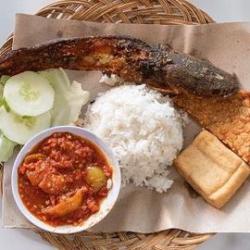 Nasi Tempong Lele Goreng