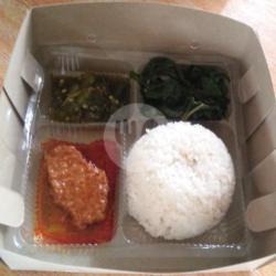 Nasi Box Rendang/ayam Goreng/ayam Bakar/ayam Gulai