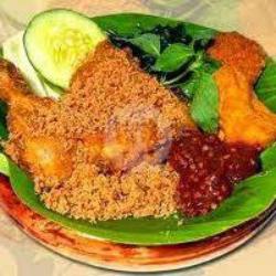 Ayam Penyet Serundeng   Lalapan